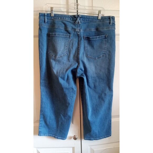 Christopher and Banks Women's High Rise Crop Jeans Size 12 - Picture 2 of 6